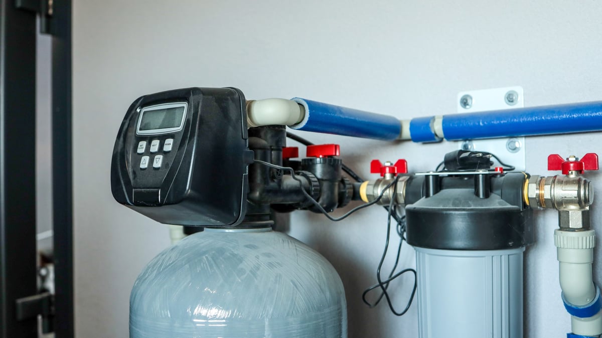 Whole-home water filtration system